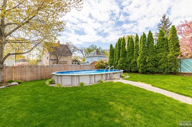 35 Raymond Ave, Rutherford NJ 07070-1133 exterior