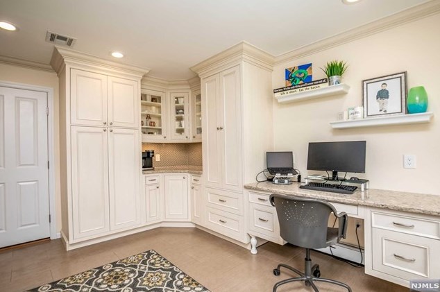 35 Raymond Ave, Rutherford NJ 07070-1133 exterior