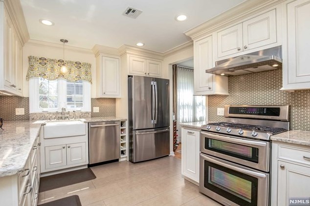 35 Raymond Ave, Rutherford NJ 07070-1133 exterior