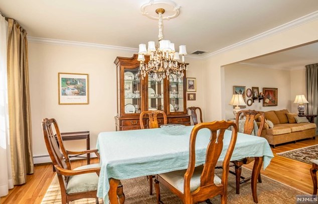 35 Raymond Ave, Rutherford NJ 07070-1133 exterior