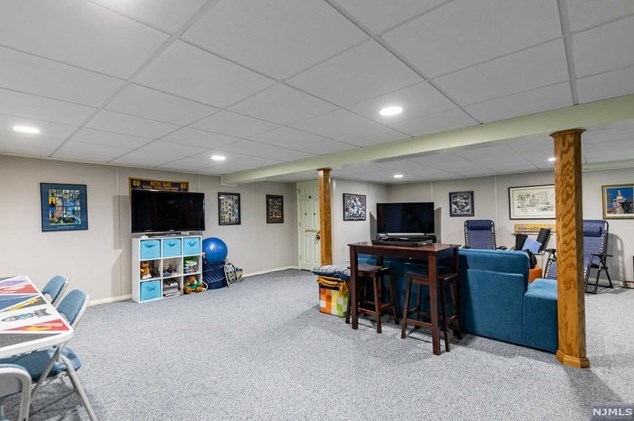 35 Raymond Ave, Rutherford NJ 07070-1133 exterior