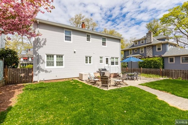 35 Raymond Ave, Rutherford NJ 07070-1133 exterior