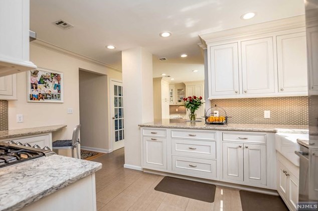 35 Raymond Ave, Rutherford NJ 07070-1133 exterior