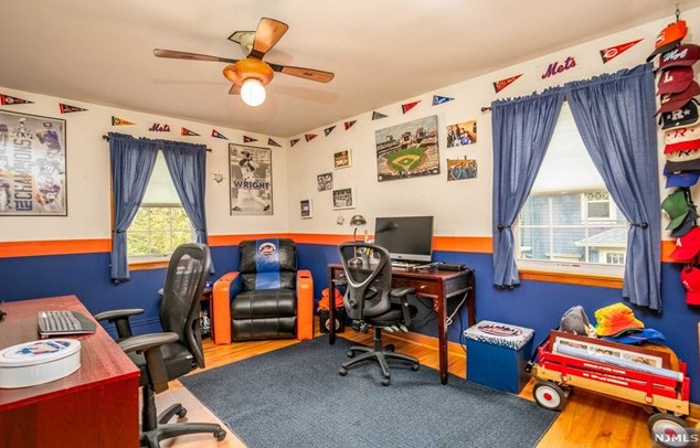 35 Raymond Ave, Rutherford NJ 07070-1133 exterior