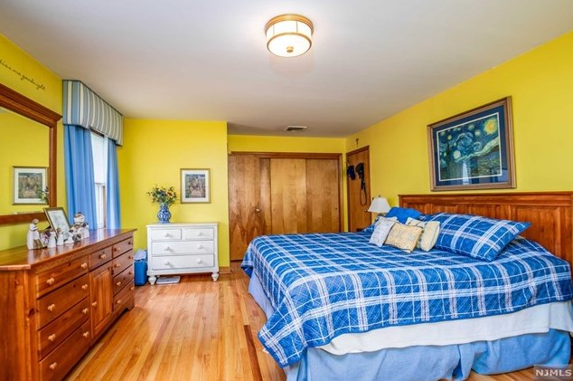 35 Raymond Ave, Rutherford NJ 07070-1133 exterior