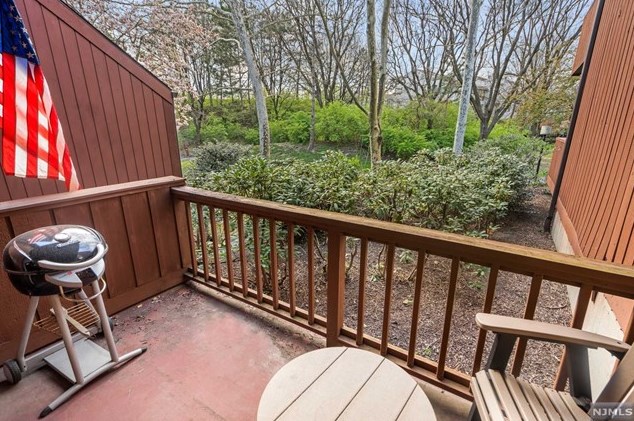 599 Sanderling Ct, Secaucus NJ  07094-2221 exterior