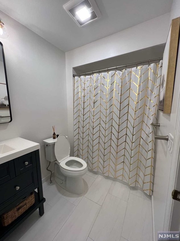 270 Stuyvesant Ave, Lyndhurst NJ  07071-1833 exterior