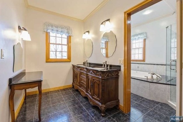 85 Chestnut St, Haworth NJ 07641-1906 exterior