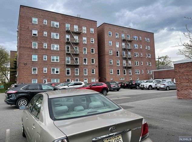 328 North Bridge Plaza #5e, West Fort Lee, NJ 07024