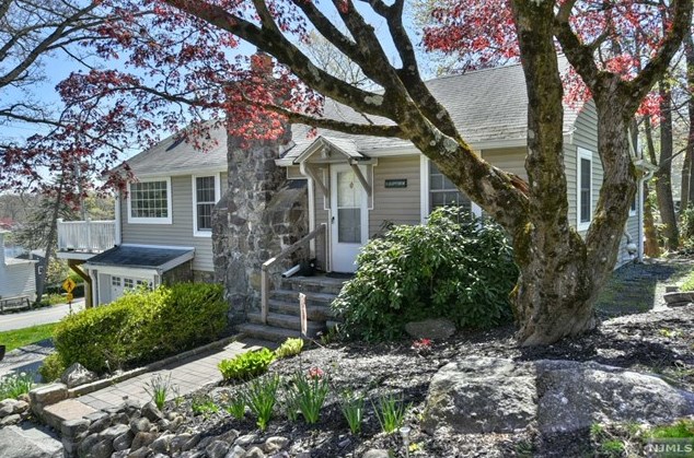 3 Cliffside Dr, West Milford Lakes NJ 07480-4208 exterior