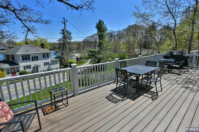 3 Cliffside Dr, West Milford Lakes NJ 07480-4208 exterior