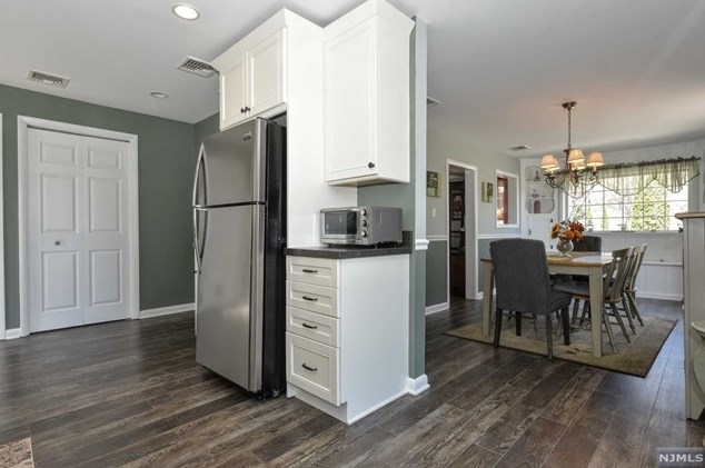 3 Cliffside Dr, West Milford Lakes NJ 07480-4208 exterior