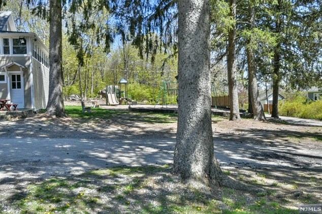 3 Cliffside Dr, West Milford Lakes NJ 07480-4208 exterior