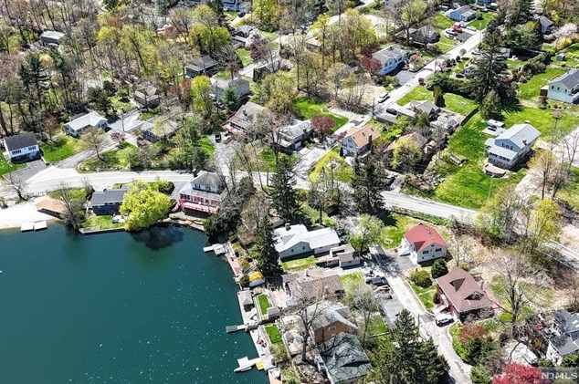 3 Cliffside Dr, West Milford Lakes NJ 07480-4208 exterior