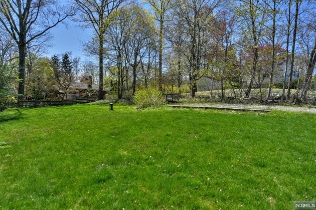 3 Cliffside Dr, West Milford Lakes NJ 07480-4208 exterior