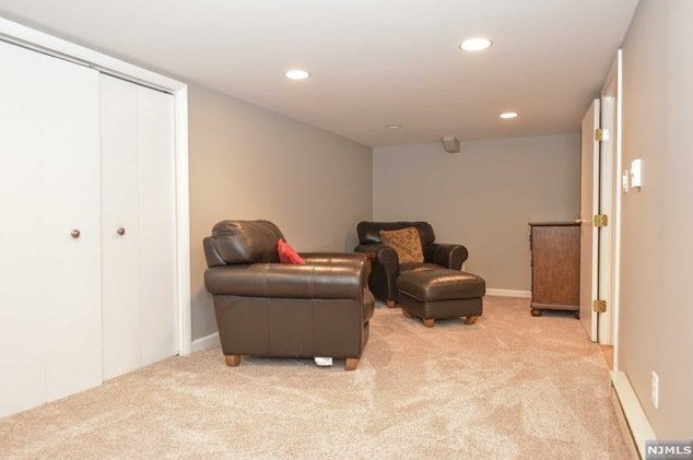 3 Cliffside Dr, West Milford Lakes NJ 07480-4208 exterior