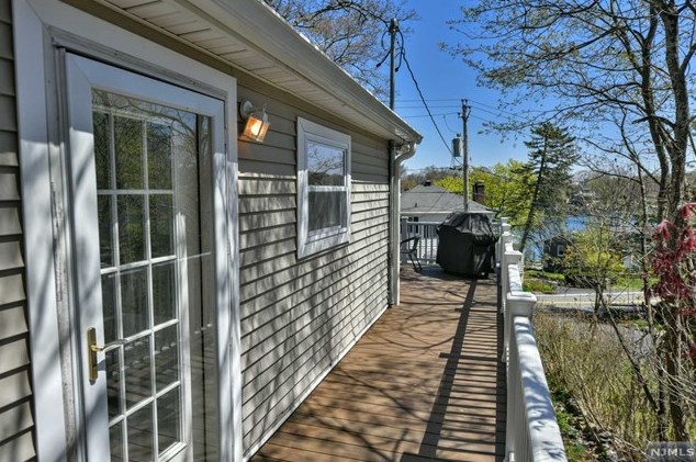3 Cliffside Dr, West Milford Lakes NJ 07480-4208 exterior