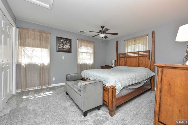 3 Cliffside Dr, West Milford Lakes NJ 07480-4208 exterior