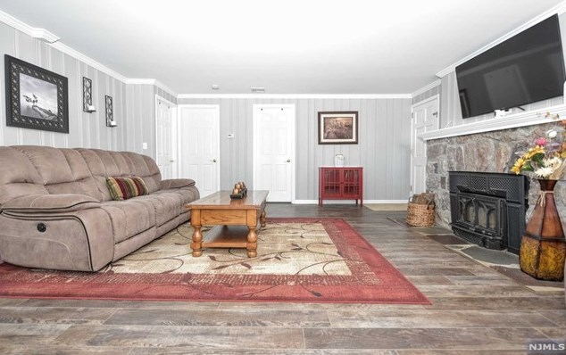 3 Cliffside Dr, West Milford Lakes NJ 07480-4208 exterior