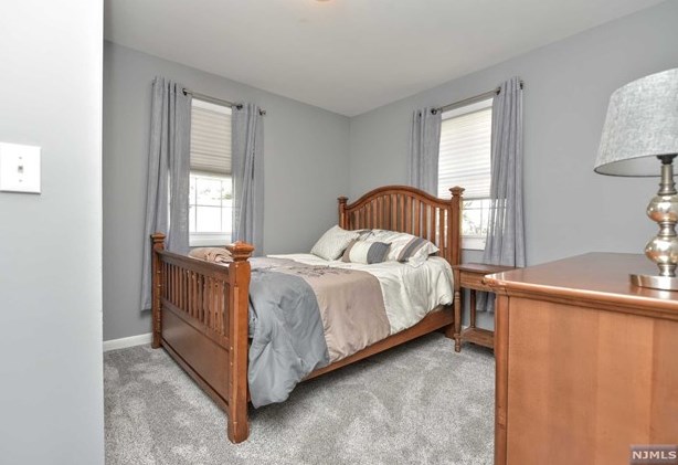 3 Cliffside Dr, West Milford Lakes NJ 07480-4208 exterior