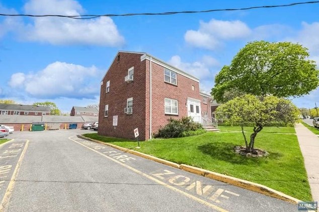 484 Crestwood Ave #28, Hackensack, NJ 07601