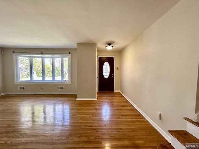 182 Porter Ave, Bergenfield NJ  07621-2526 exterior