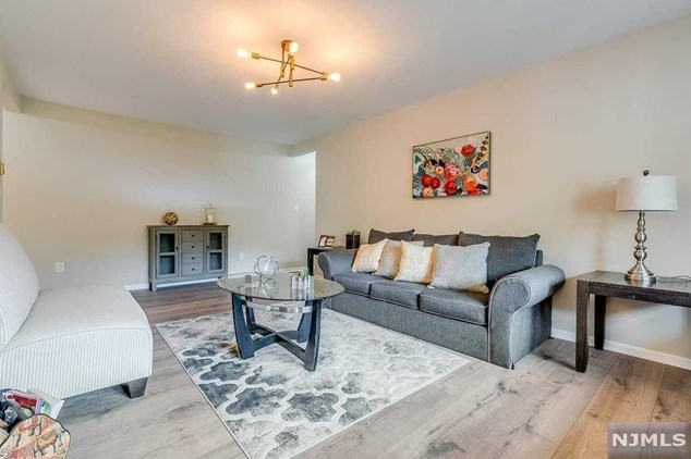 3 Avon Ct, Chatham Township NJ exterior