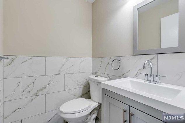 3 Avon Ct, Chatham Township NJ exterior