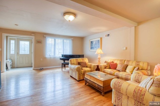 99 Park Ave, Cresskill NJ  07626-1518 exterior