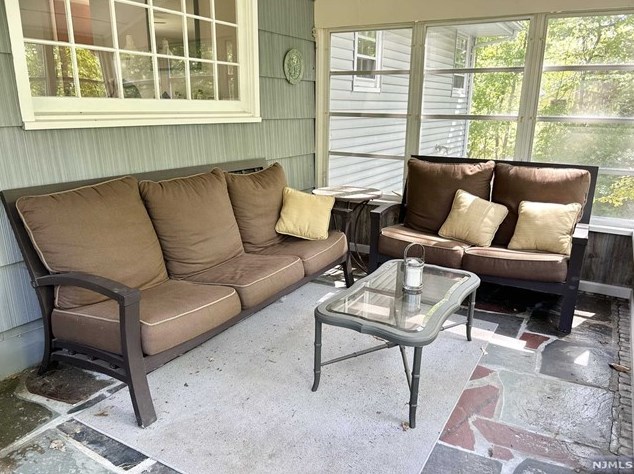 18 Hickory Dr, Oakland NJ  07436-2518 exterior