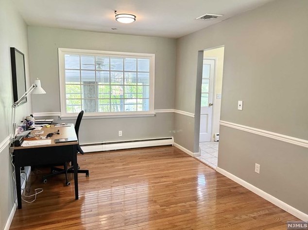 18 Hickory Dr, Oakland NJ  07436-2518 exterior