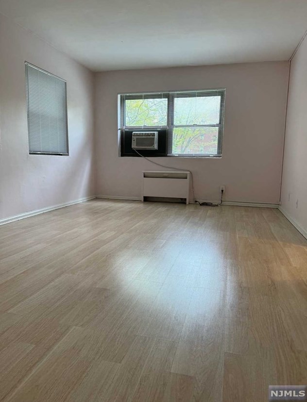401 Park Pl #2h, West Fort Lee, NJ 07024