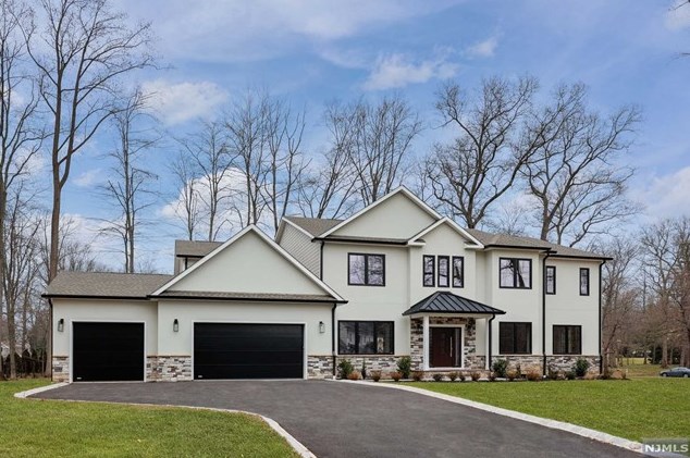 69 Grandview Ave, Upper Saddle River NJ 07458-2127 exterior