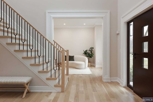 69 Grandview Ave, Upper Saddle River NJ 07458-2127 exterior