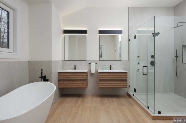 69 Grandview Ave, Upper Saddle River NJ 07458-2127 exterior