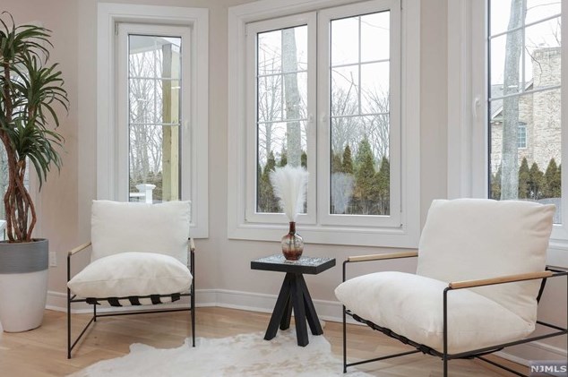 69 Grandview Ave, Upper Saddle River NJ 07458-2127 exterior