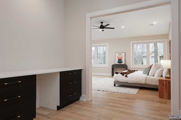 69 Grandview Ave, Upper Saddle River NJ 07458-2127 exterior