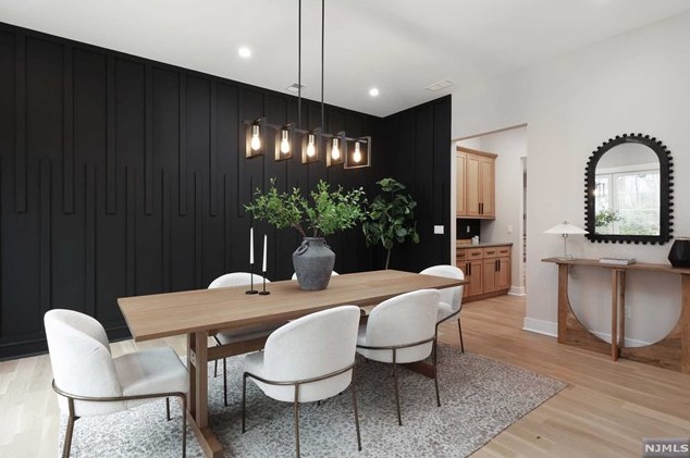 69 Grandview Ave, Upper Saddle River NJ 07458-2127 exterior