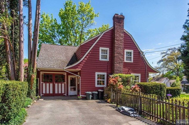 3 Eton Pl, Ridgewood, NJ 07452-2509