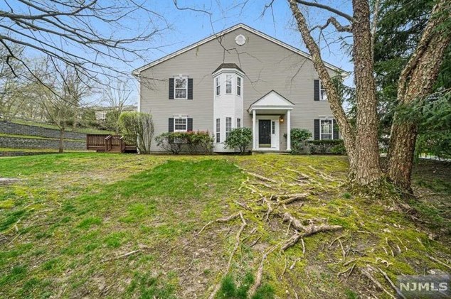 394 Green Mountain Rd, Mahwah, NJ 07430-2727