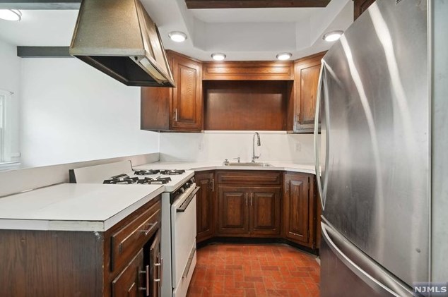 81 Spring St, Passaic Park NJ  07055-5437 exterior