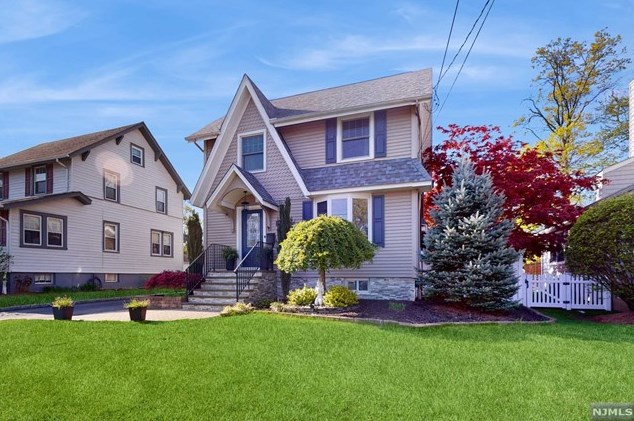 111 E Linden Ave, Dumont, NJ 07628