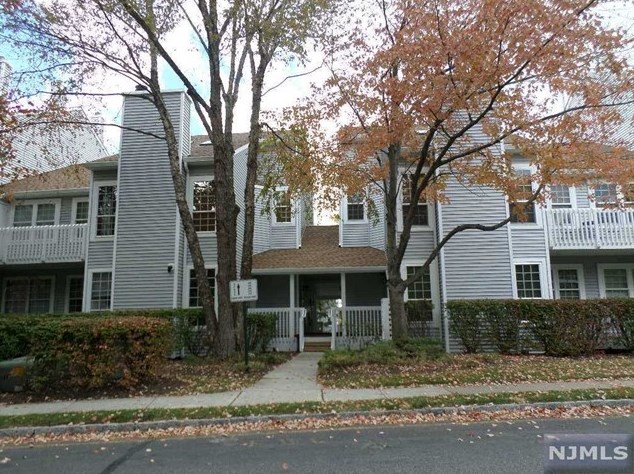38 Mallard Ct, Englewood, NJ 07631