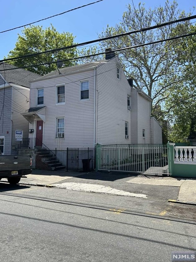 260 12th Ave, Paterson NJ  07514-2843 exterior