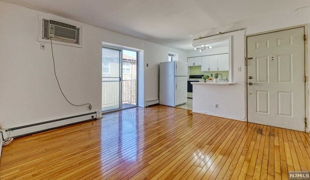 201 12th St, Palisades Park NJ  07650-2048 exterior