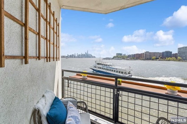 600 Harbor Blvd #862, Union City, NJ 07086