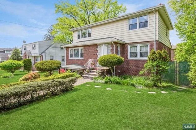 545 5th St, Palisades Park NJ  07650-2318 exterior