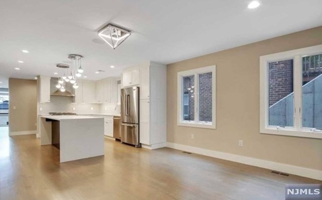 746 Undercliff Ave #a, Edgewater, NJ 07020