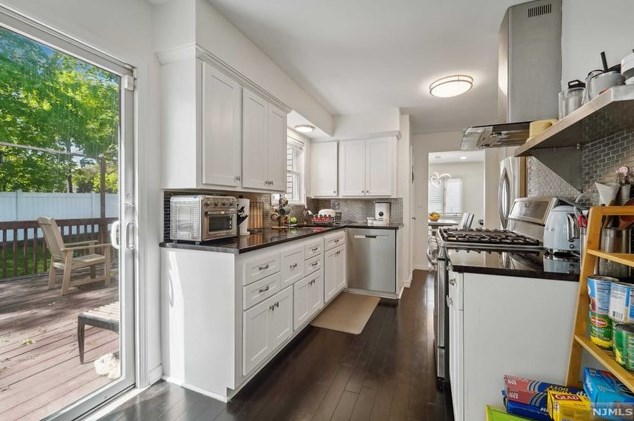 102 Herrick Ave, Teaneck NJ  07666-4107 exterior