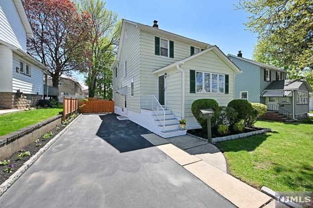 109 E Quackenbush Ave, Dumont, NJ 07628